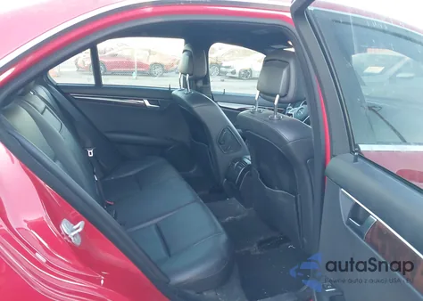 2014 Mercedes-Benz C 250 Sport z USA, uszkodzony, nr VIN WDDGF4HB6EA955208